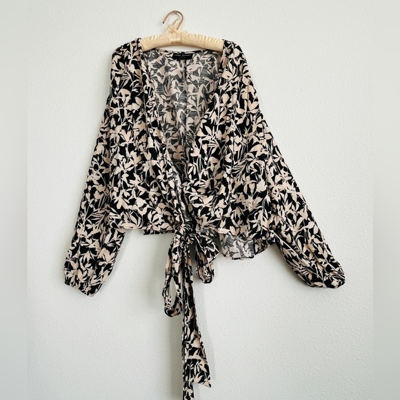 Lane Bryant Classic Crop Long-Sleeve Full Wrap Top in Maya Floral Size 28 - Picture 3 of 7